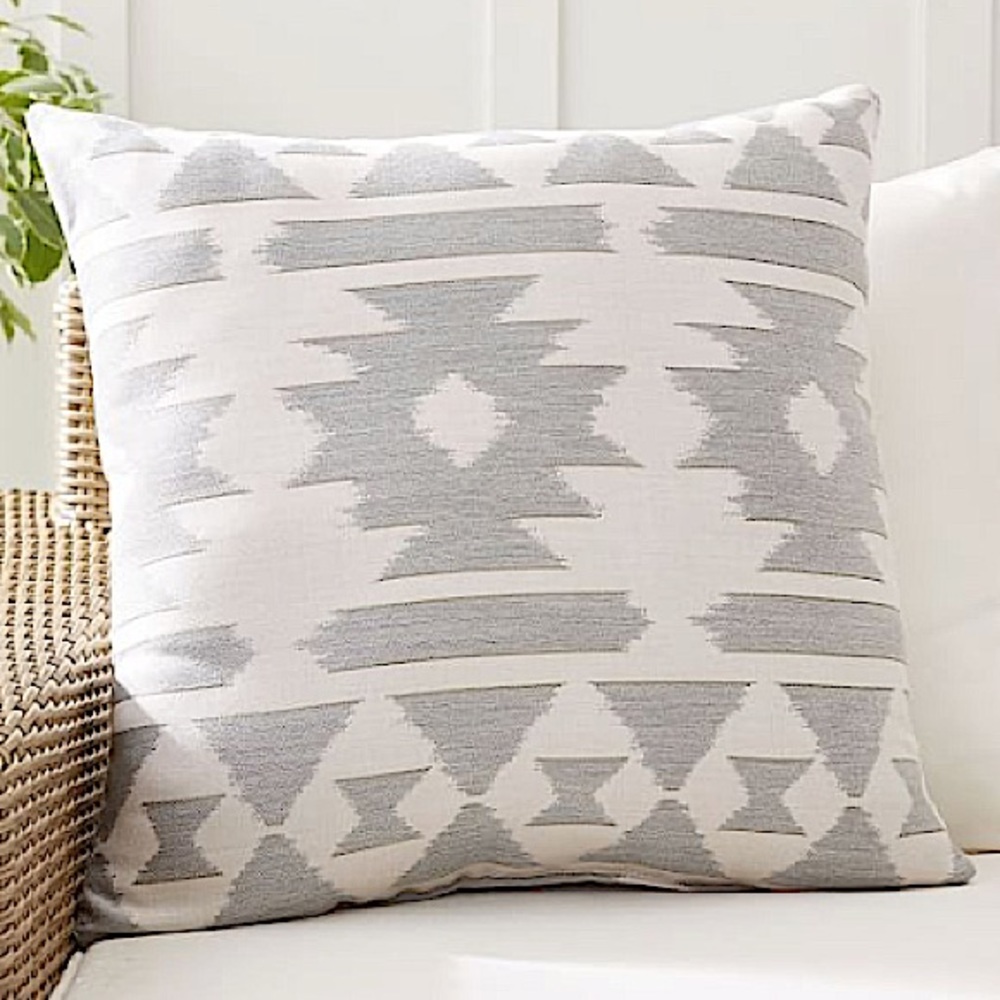 NWT Pottery Barn Sunbrella Arlo Throw Pillow 24x24